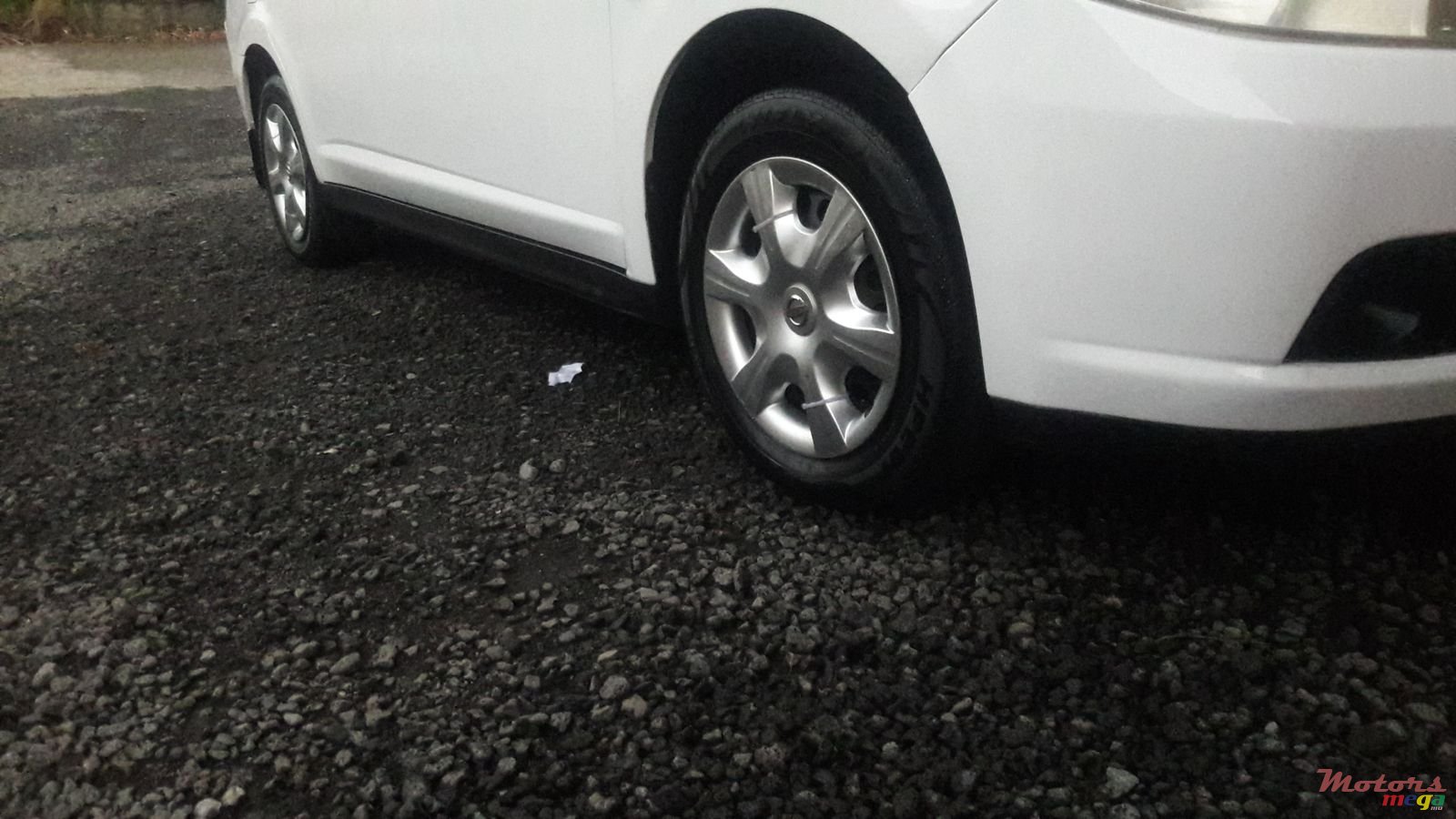 2007' Nissan Tiida photo #2