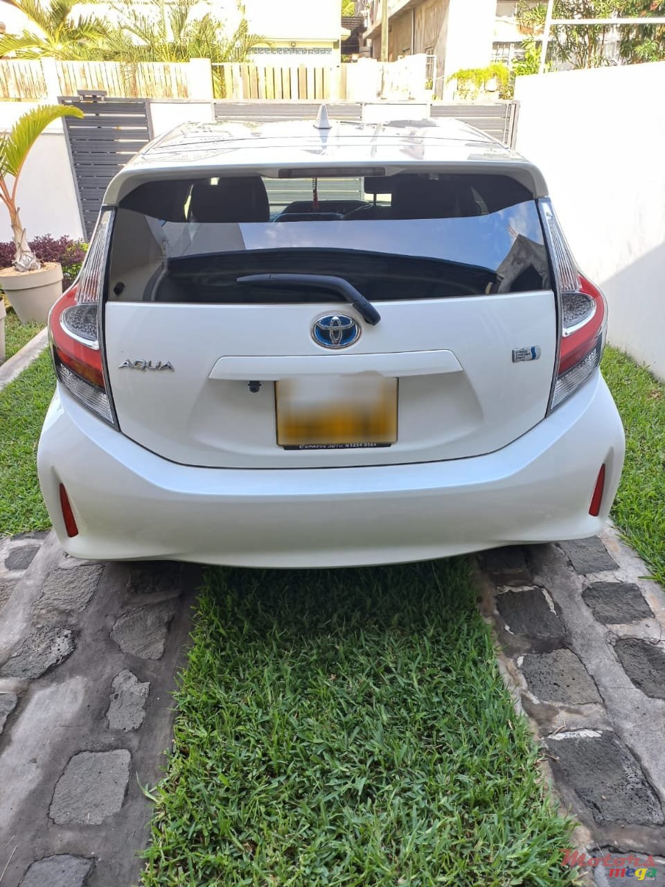 2018' Toyota Aqua photo #3