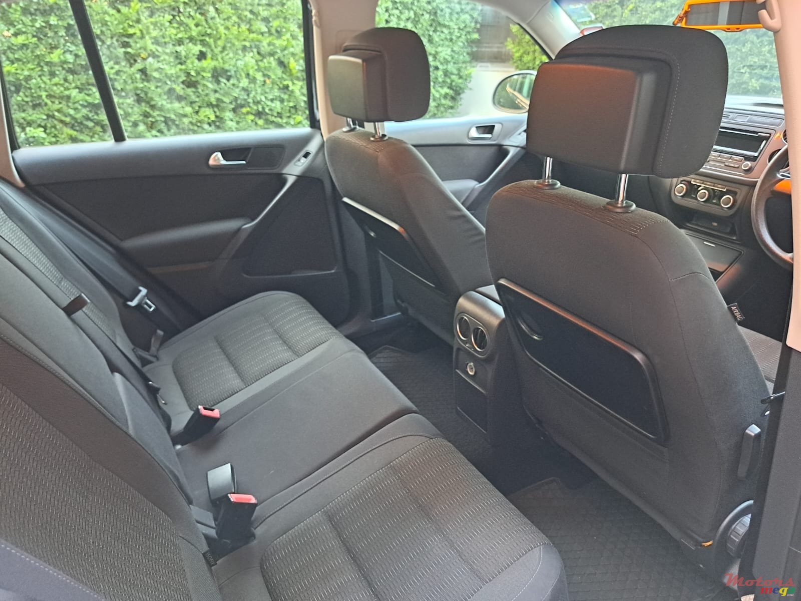 2015' Volkswagen Tiguan photo #6