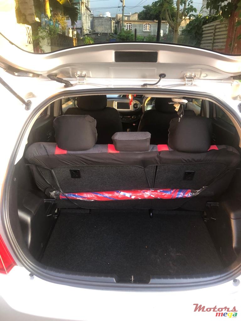 2012' Toyota Vitz photo #1