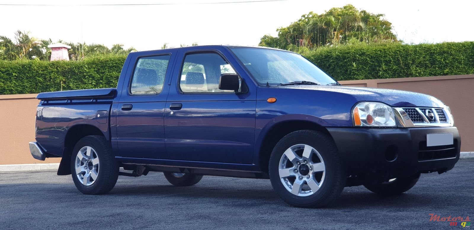 2012' Nissan Navara photo #1