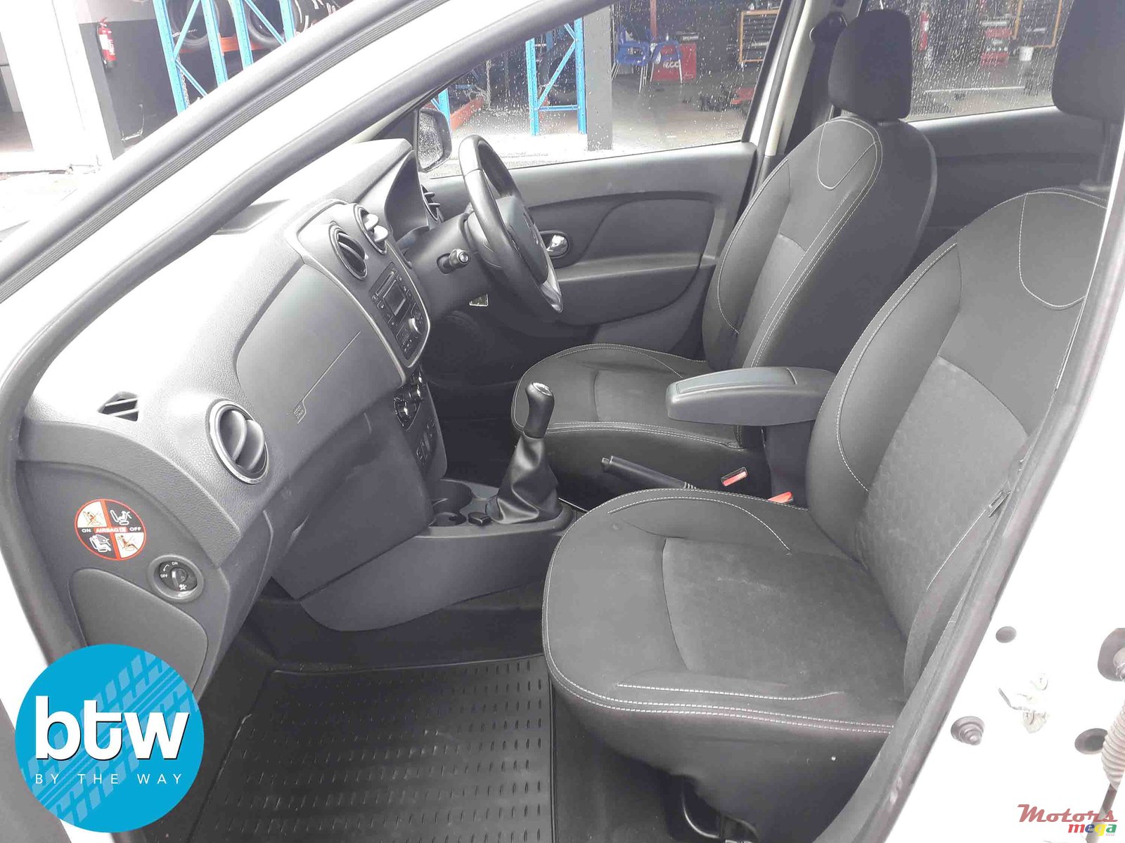 2014' Renault Sandero Turbo photo #3