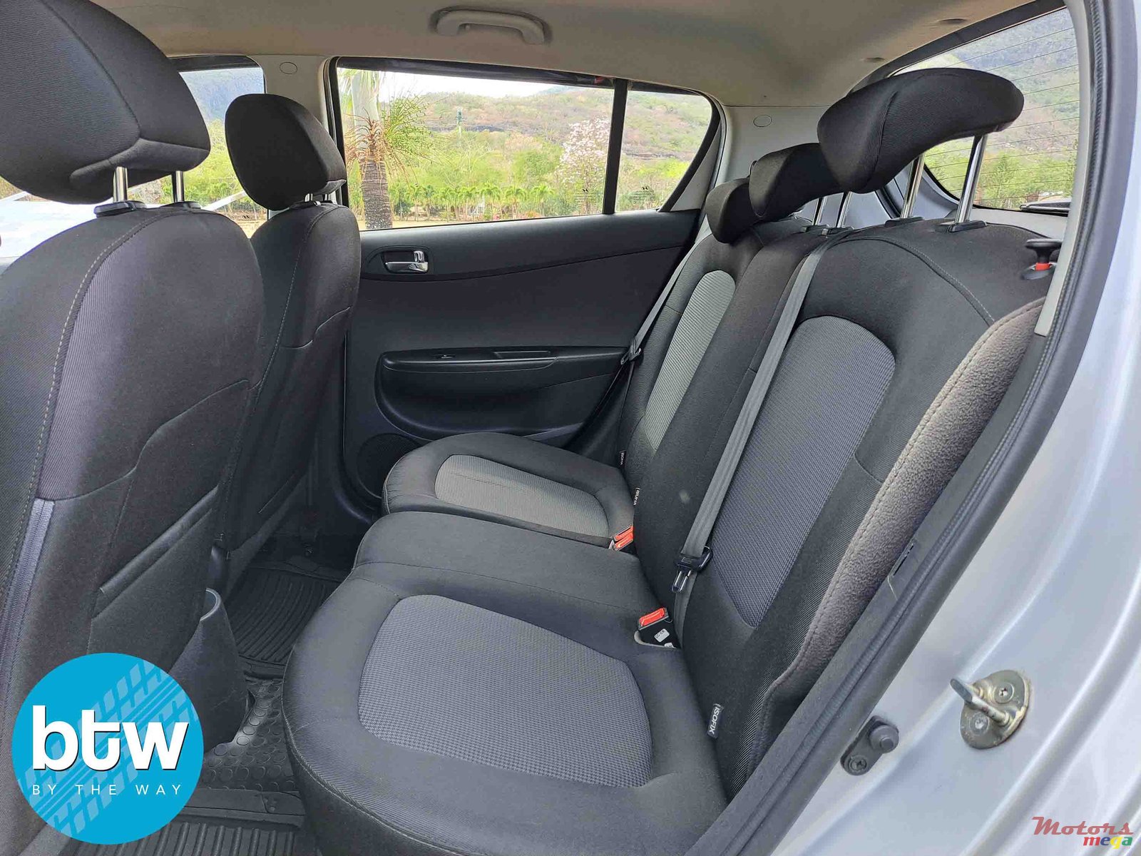 2015' Hyundai i20 photo #2