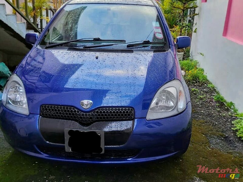 2000' Toyota Vitz photo #2