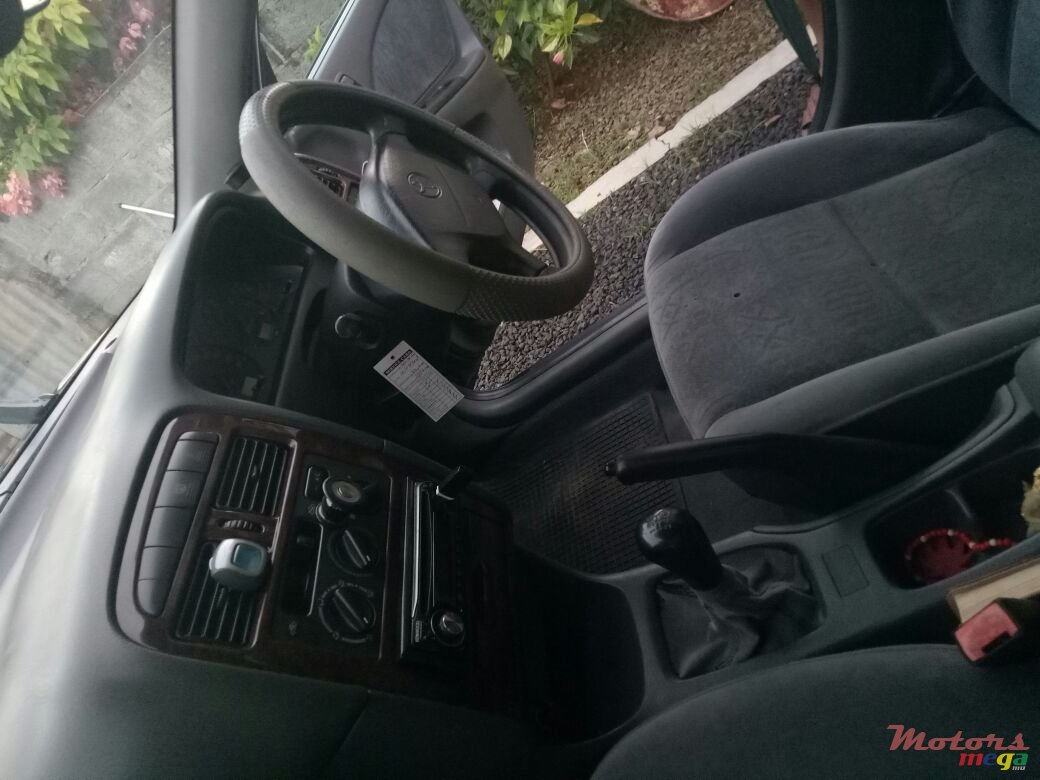 2000' Toyota photo #7