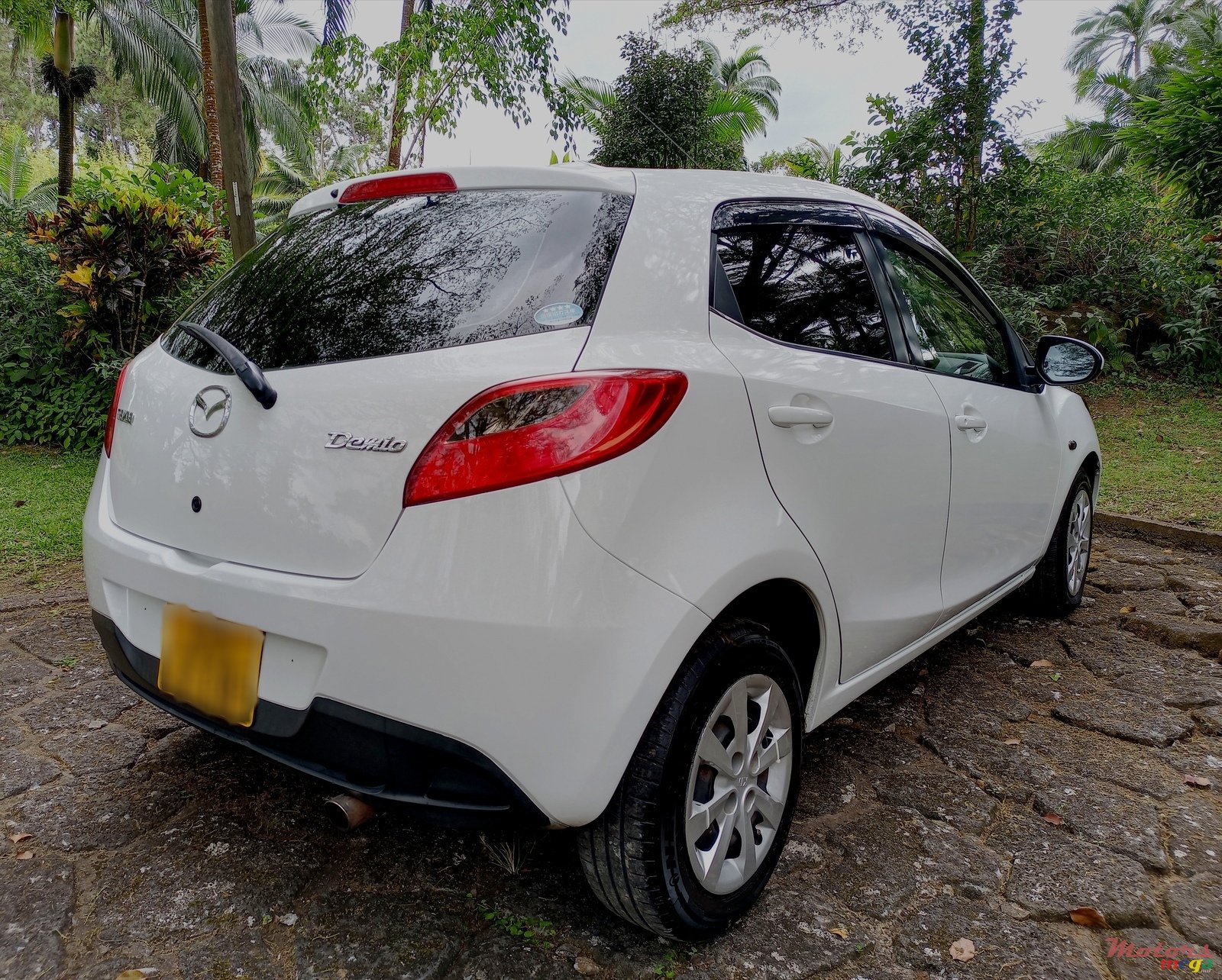 2009' Mazda Demio photo #5