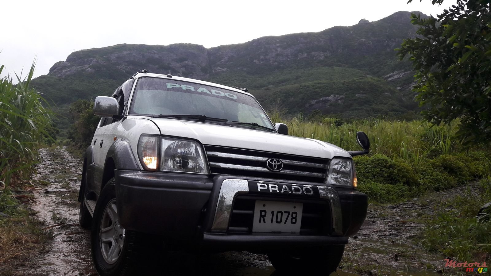 1997' Toyota Prado SUV photo #1