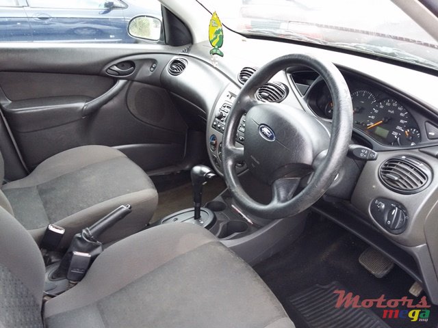2004' Ford Focus photo #5