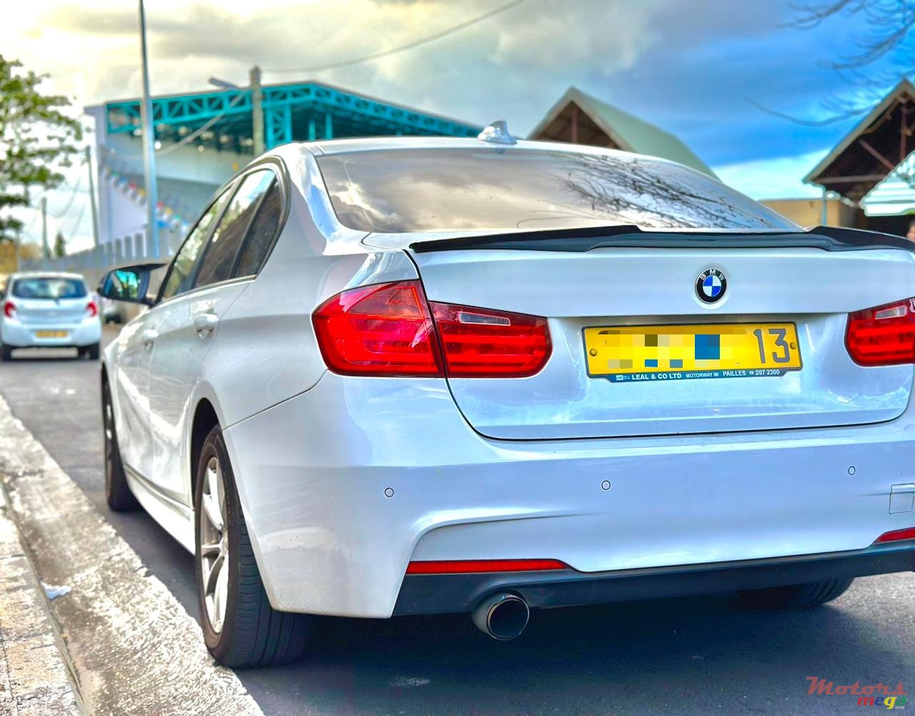 2013' BMW 320 photo #2