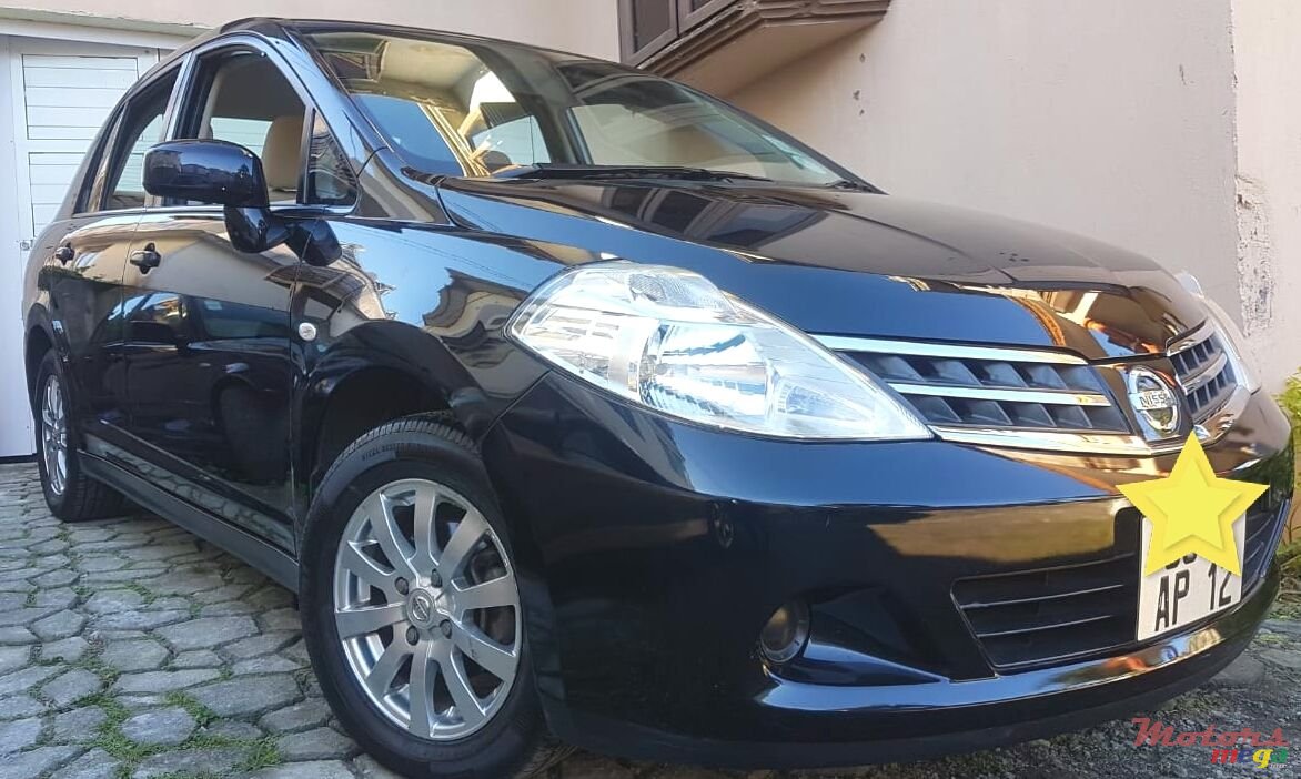 2012' Nissan Tiida photo #1