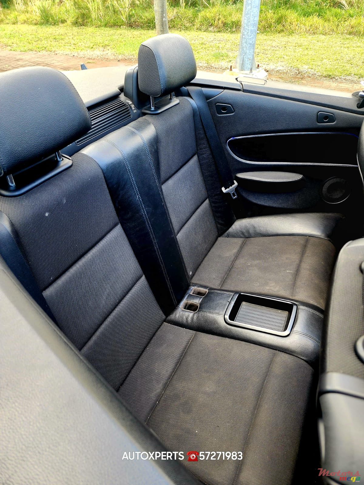 2012' BMW 1 Series Convertible photo #7