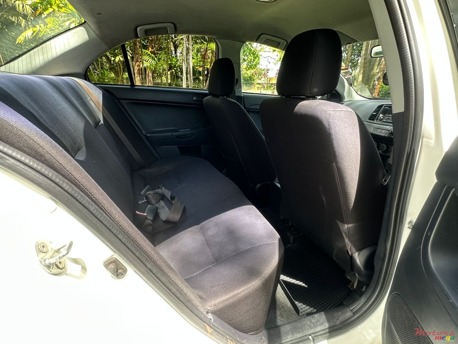 2015' Mitsubishi Lancer Ex photo #7