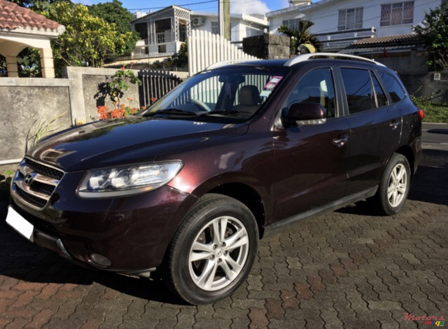 2010' Hyundai Santa Fe photo #2