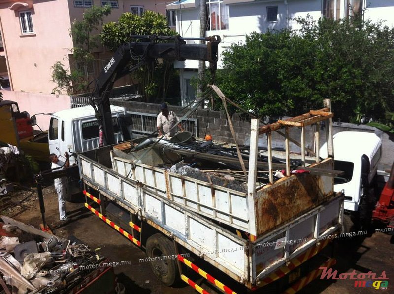 2005' Mitsubishi 3000GT crane photo #2