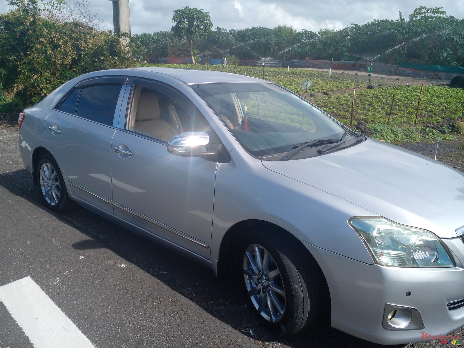 2013' Toyota Premio photo #5