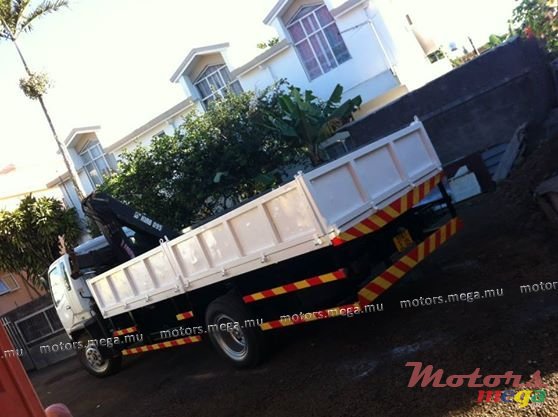 2005' Mitsubishi Lancer crane et caiss 20 pied photo #5