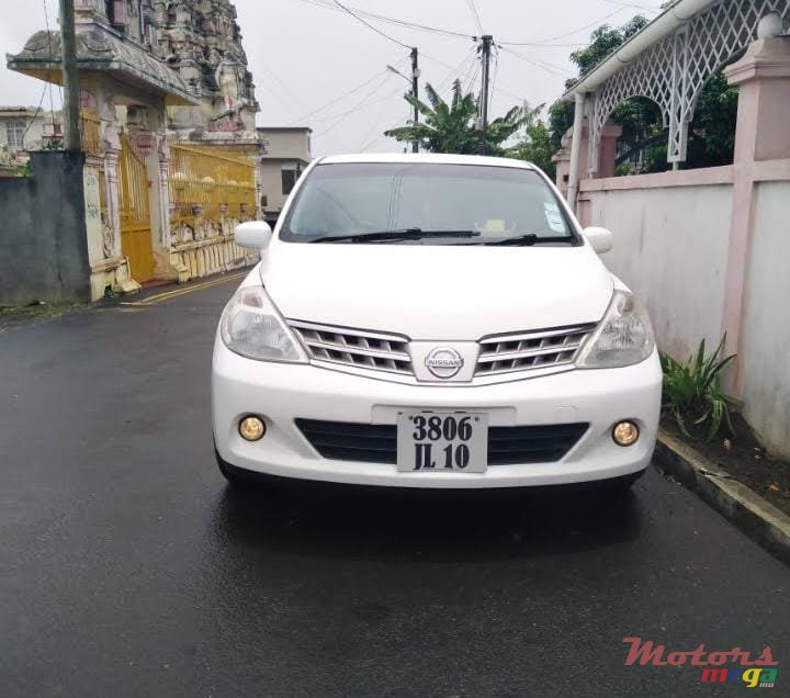 2010' Nissan Tiida photo #2