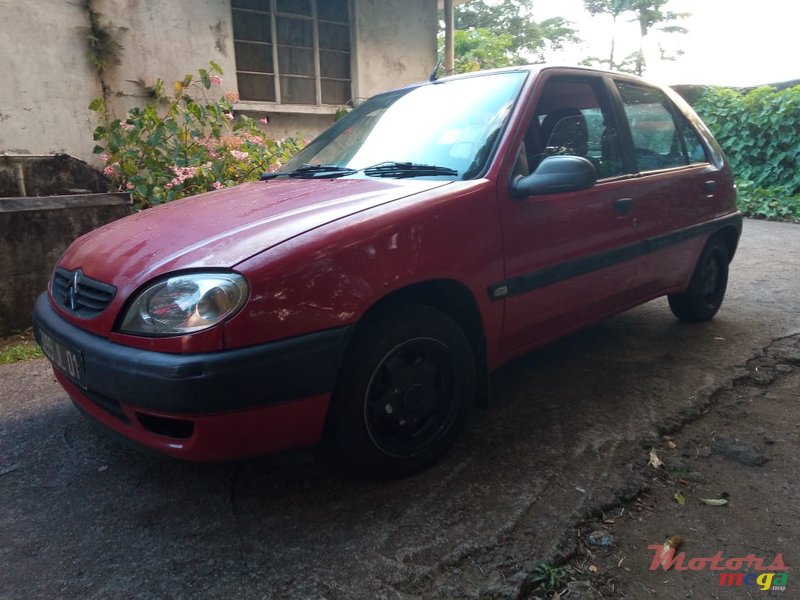 2001' Citroen Saxo photo #2