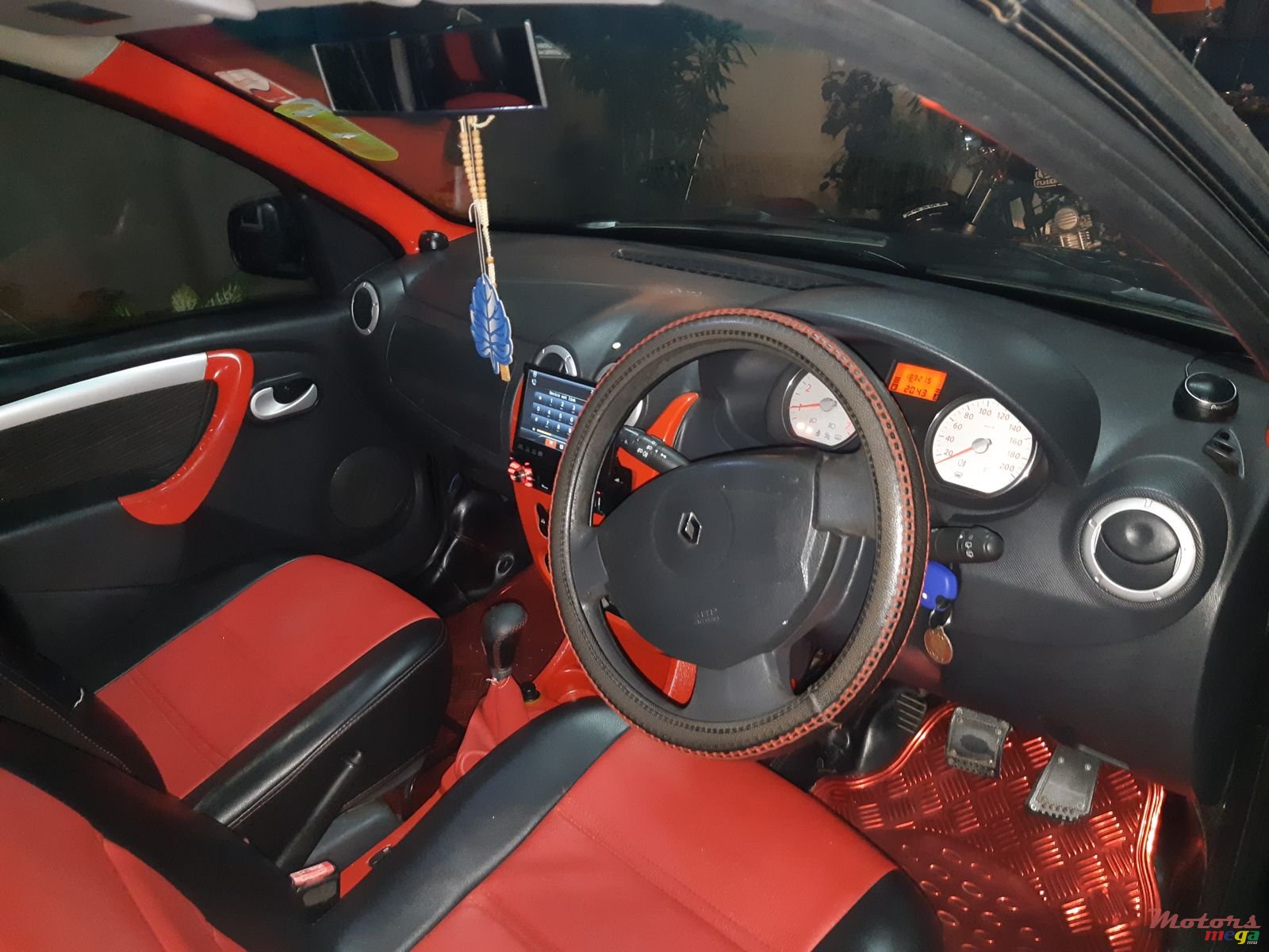 2009' Renault Sandero photo #2