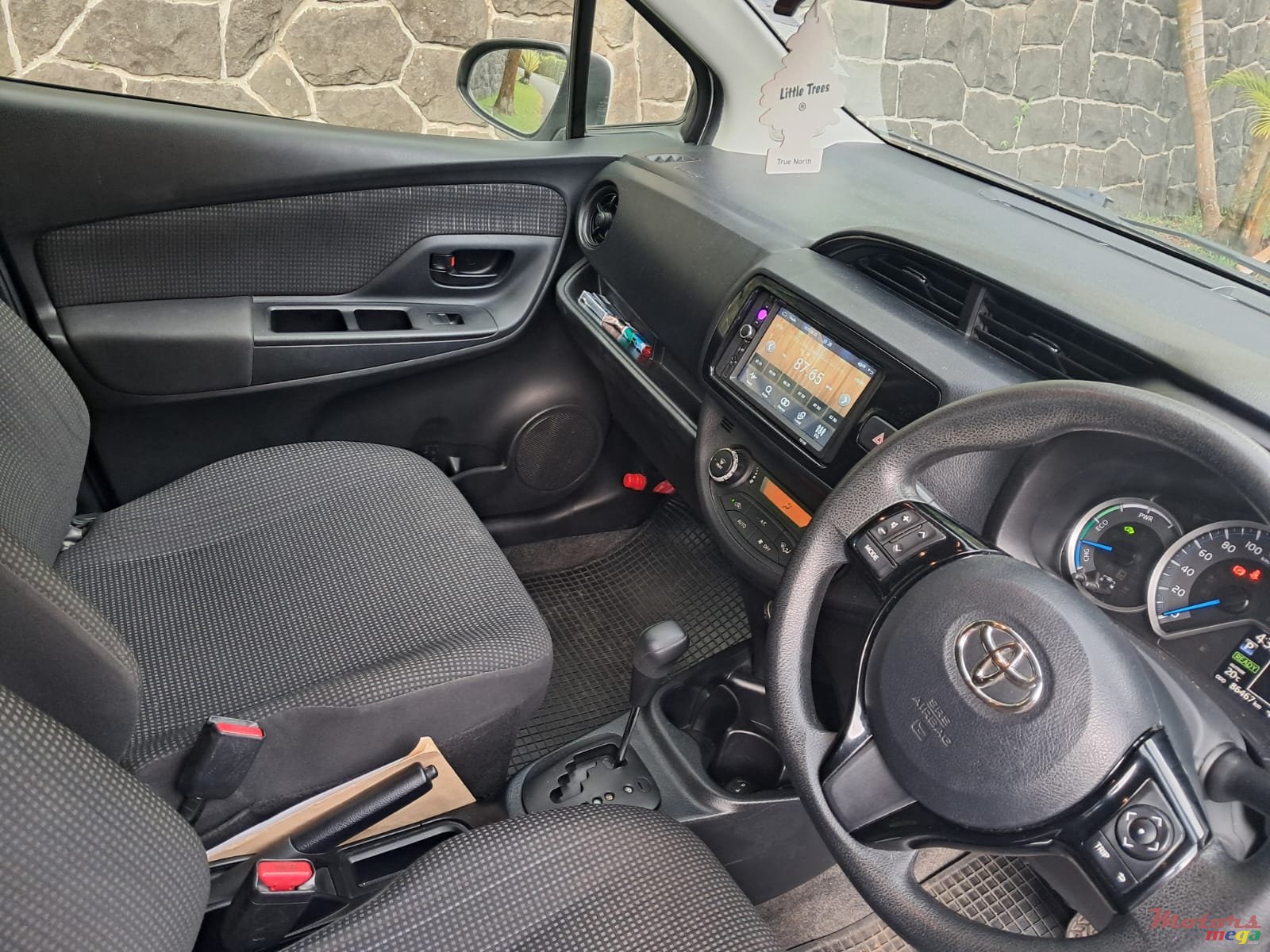 2017' Toyota Vitz Hybrid photo #7