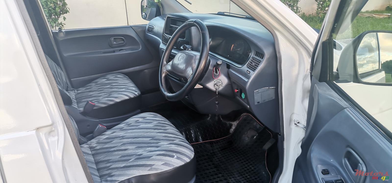 2001' Toyota Town Ace photo #3