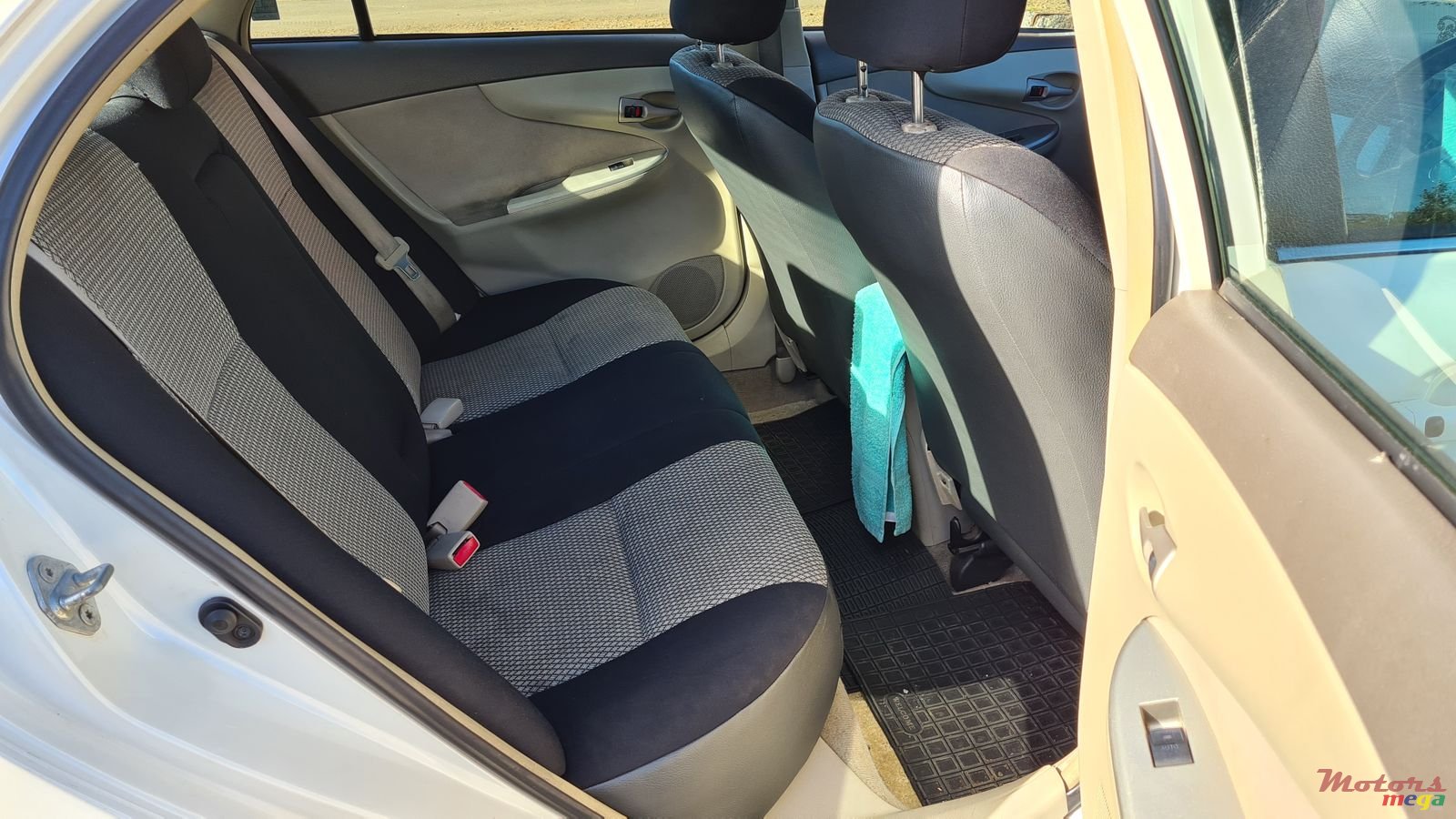 2006' Toyota Axio photo #1