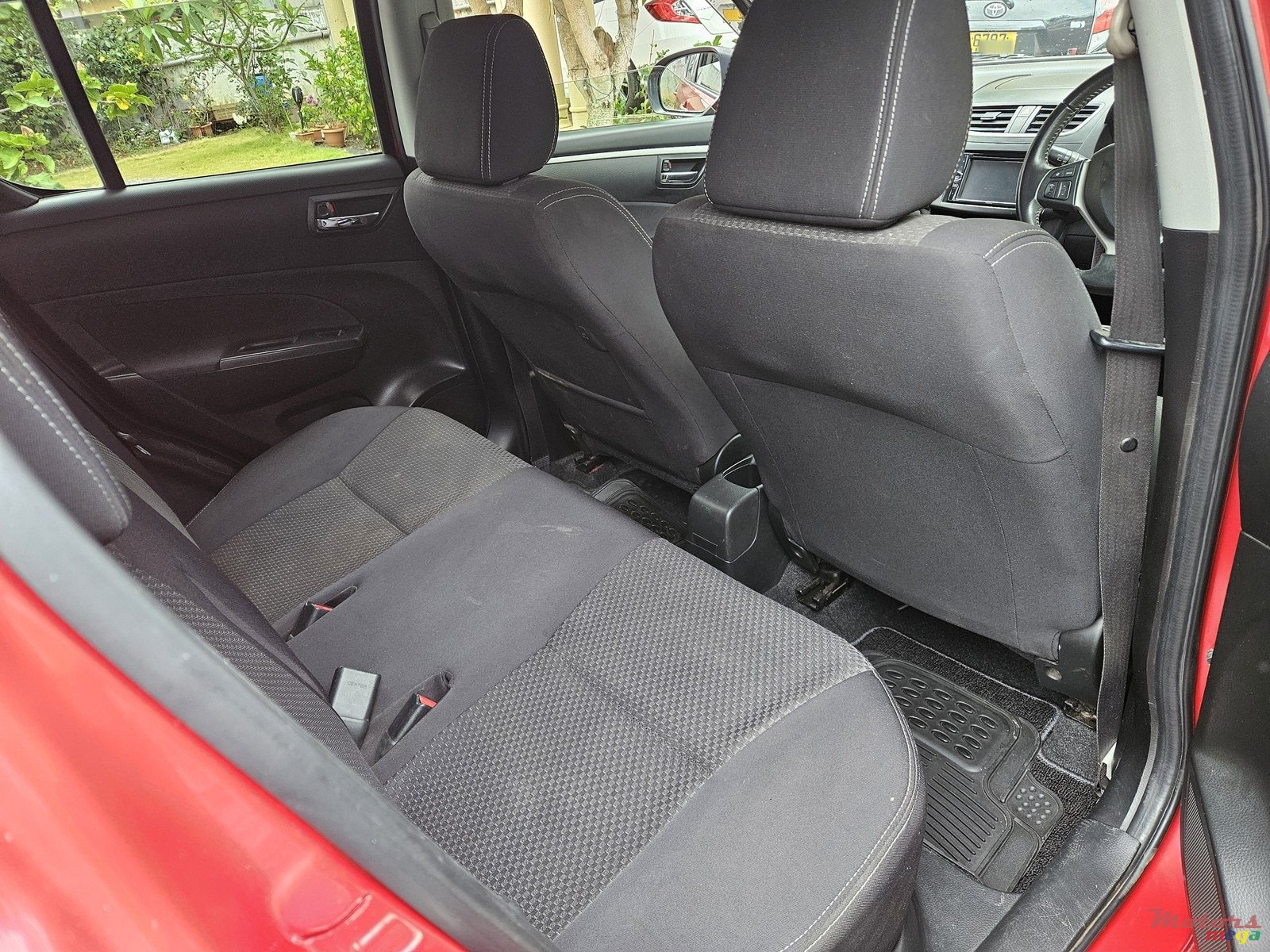 2015' Suzuki Swift photo #6