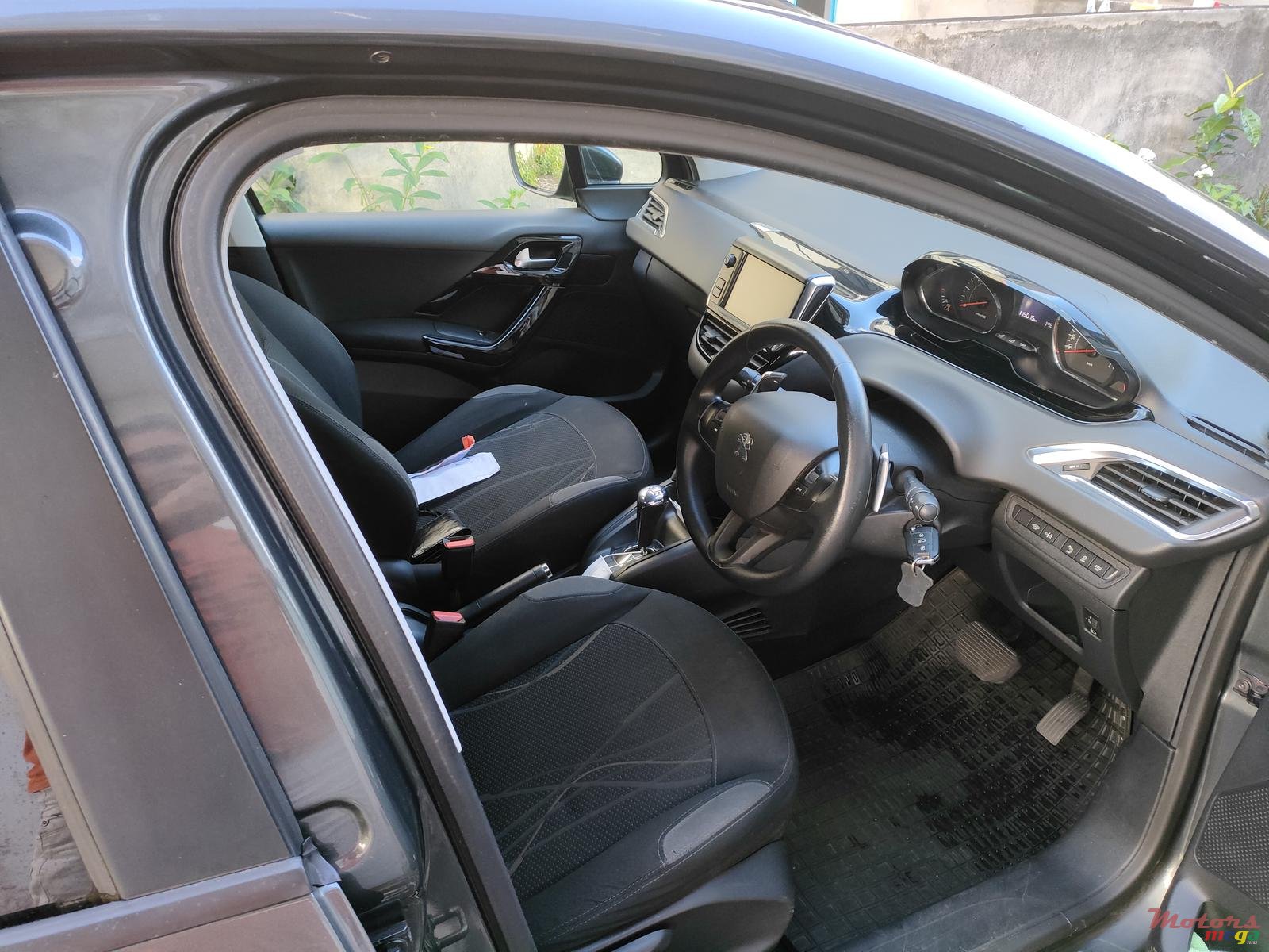 2014' Peugeot 208 photo #5