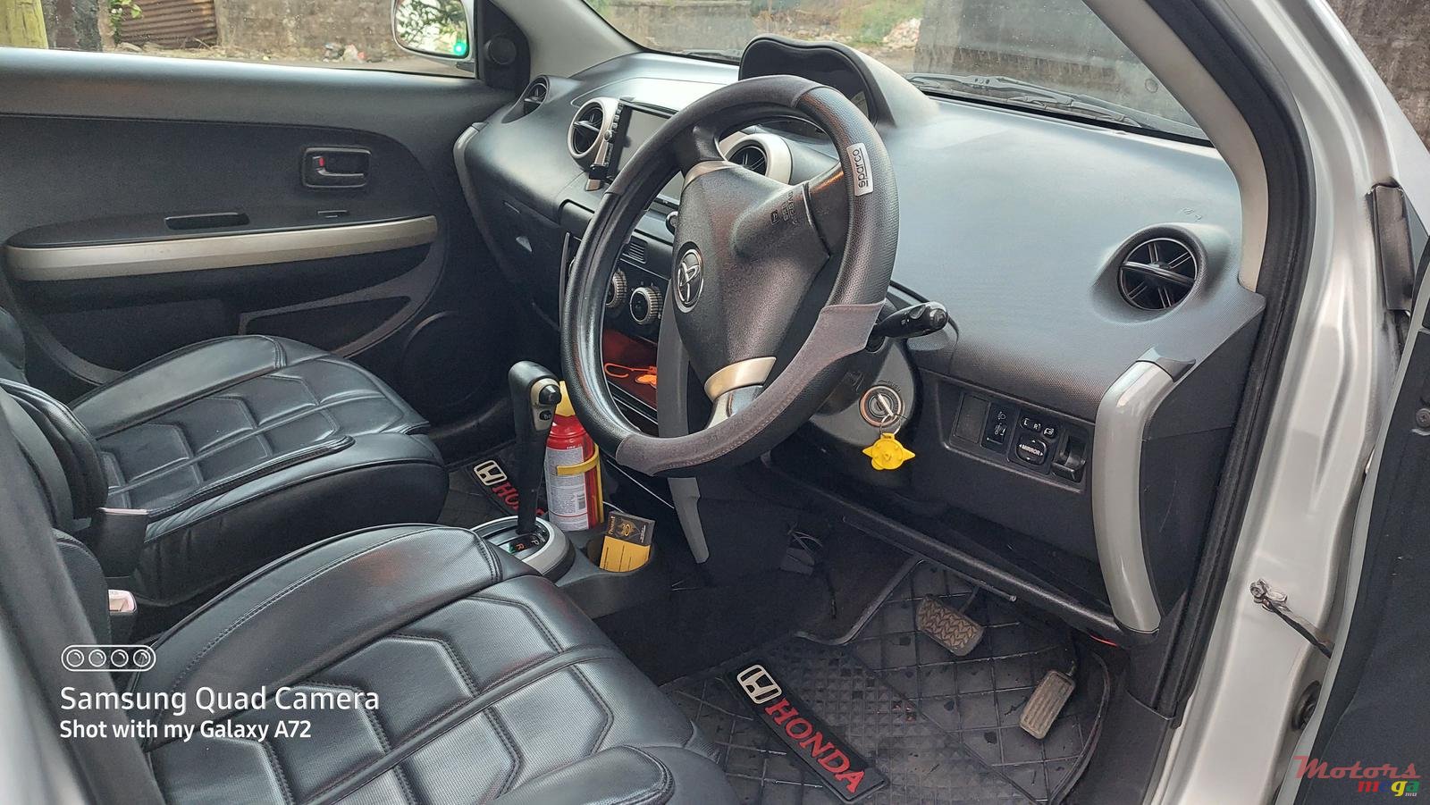 2004' Toyota IST photo #2