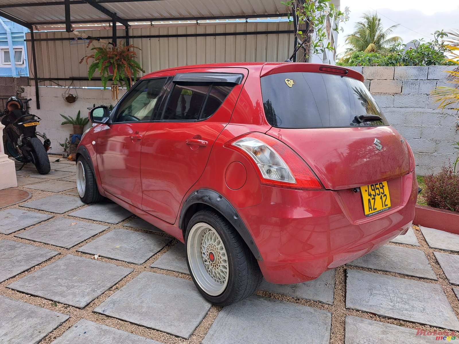 2012' Suzuki Swift photo #5