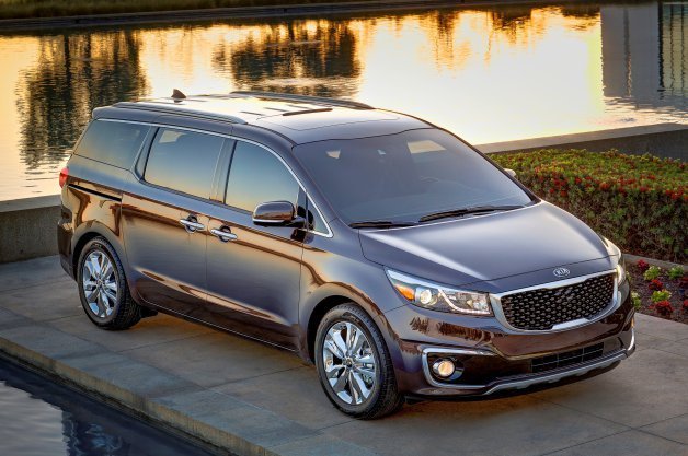Kia Pulls Covers Off 2015 Sedona with New York as Its Backdrop