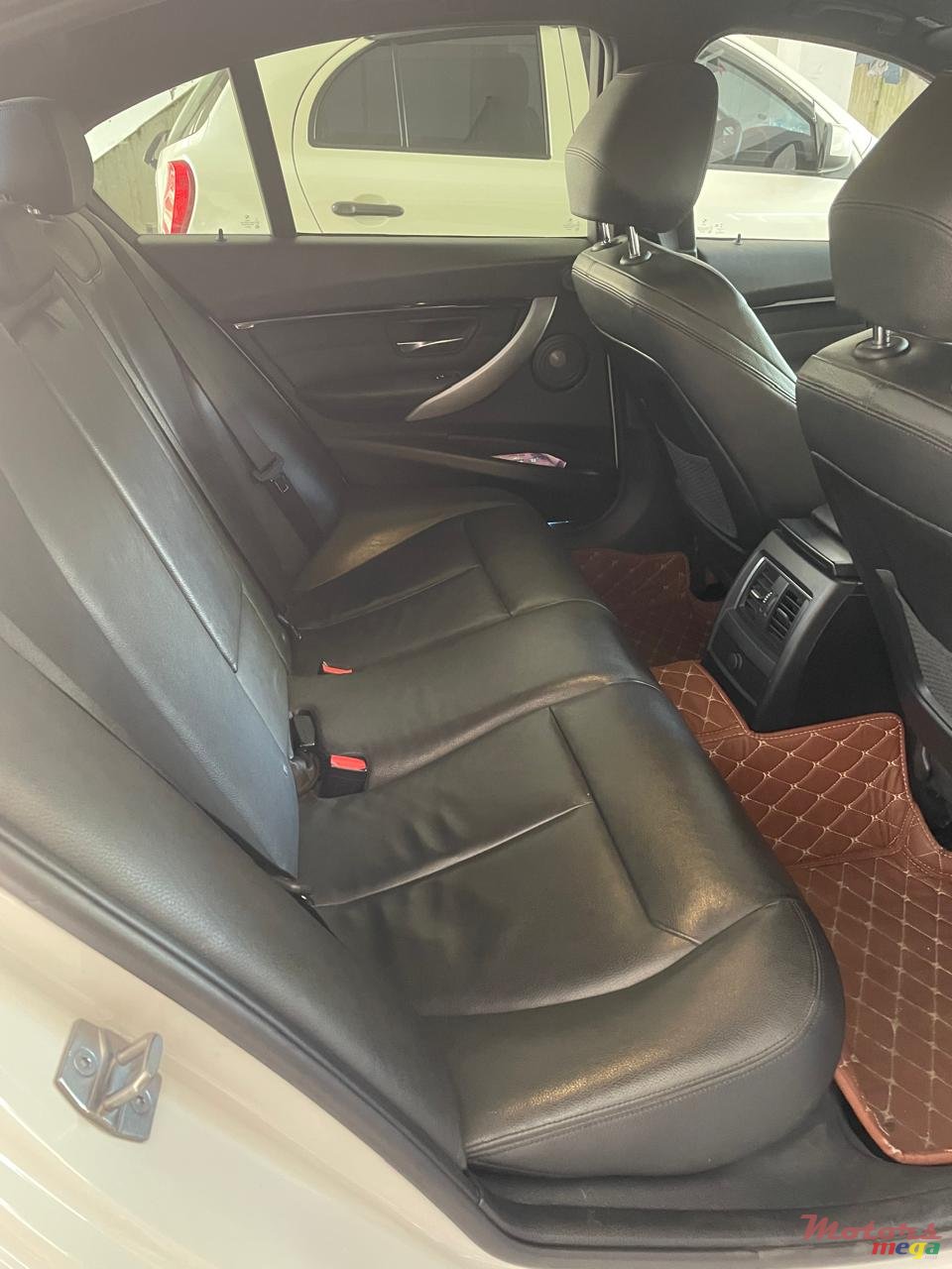 2017' BMW 3 Series photo #6