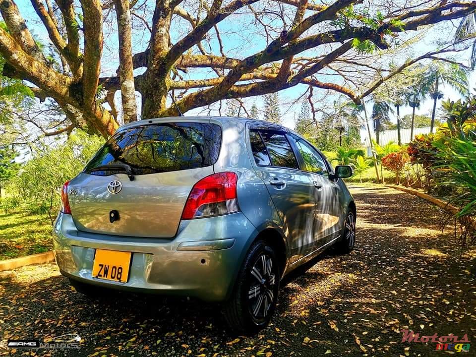 2008' Toyota Vitz photo #5