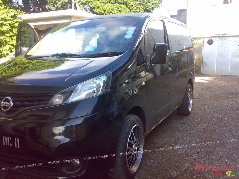 2011' Nissan nv 200 photo #1