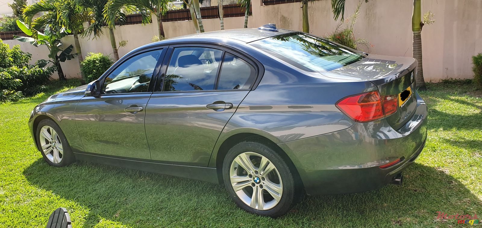 2012' BMW 3 Series photo #2