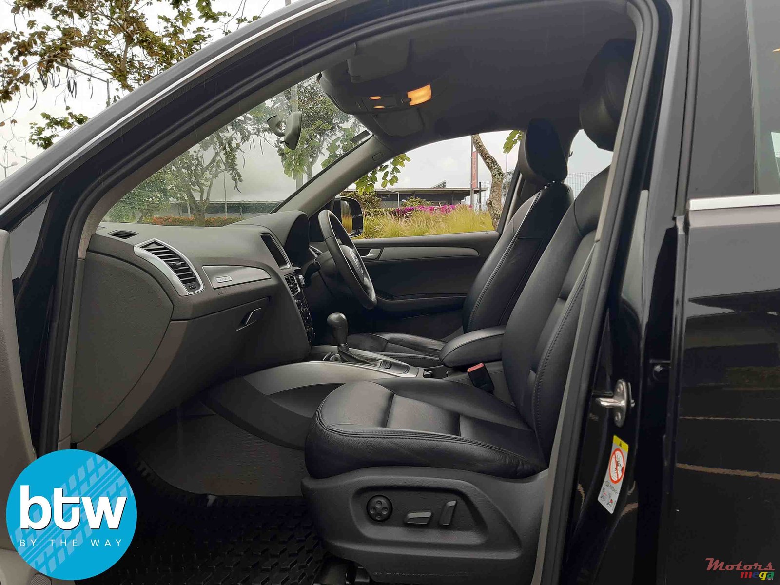 2011' Audi Q5 photo #5