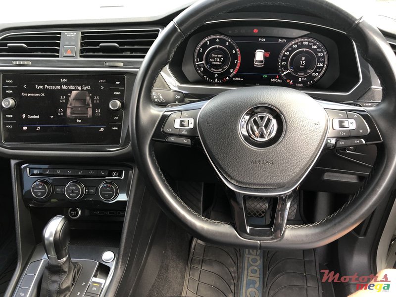 2018' Volkswagen Tiguan highline photo #3