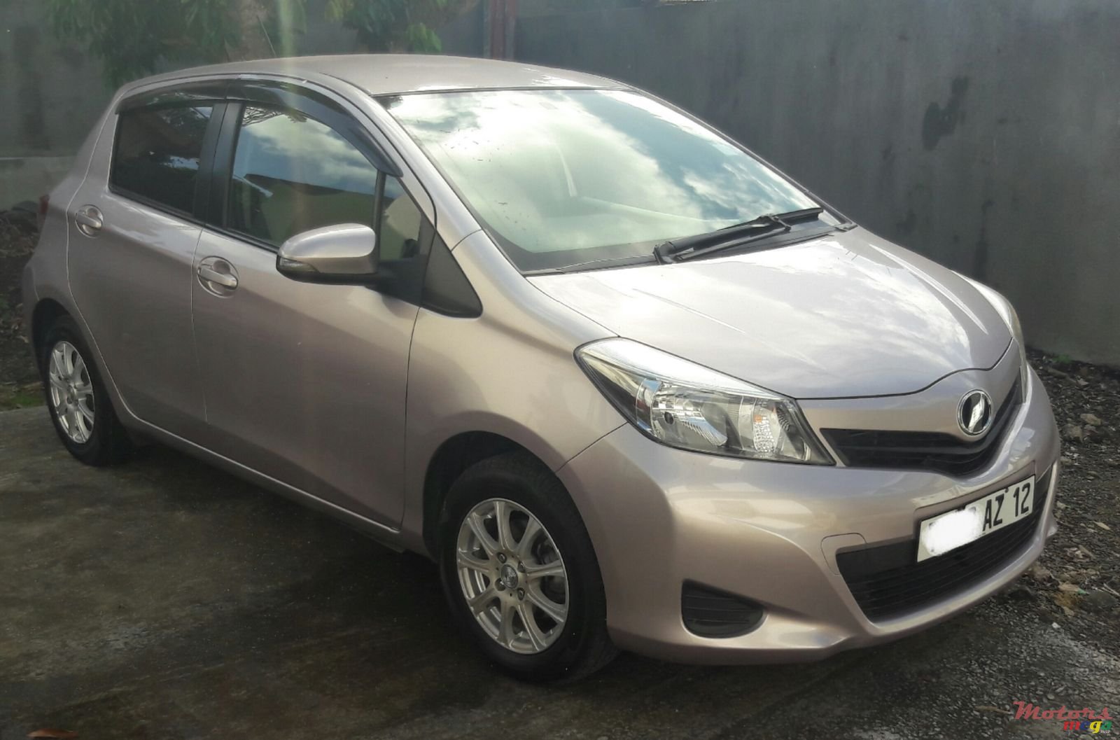 2012' Toyota Vitz photo #1