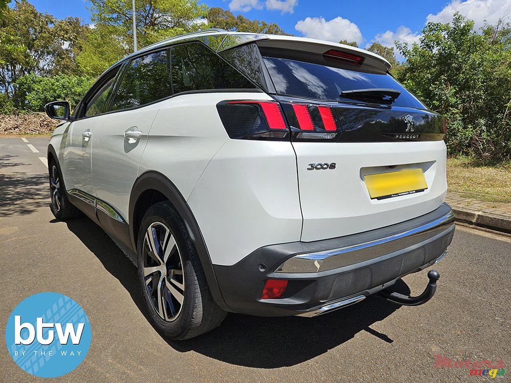 2019' Peugeot 3008 Allure photo #3