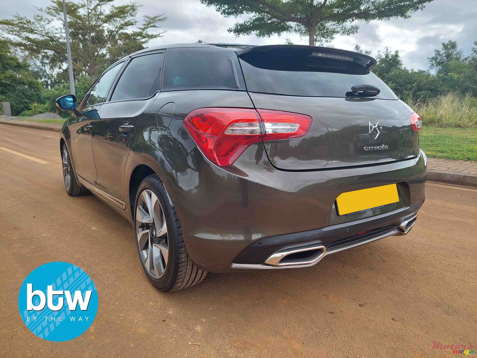 2013' Citroen DS5 photo #3