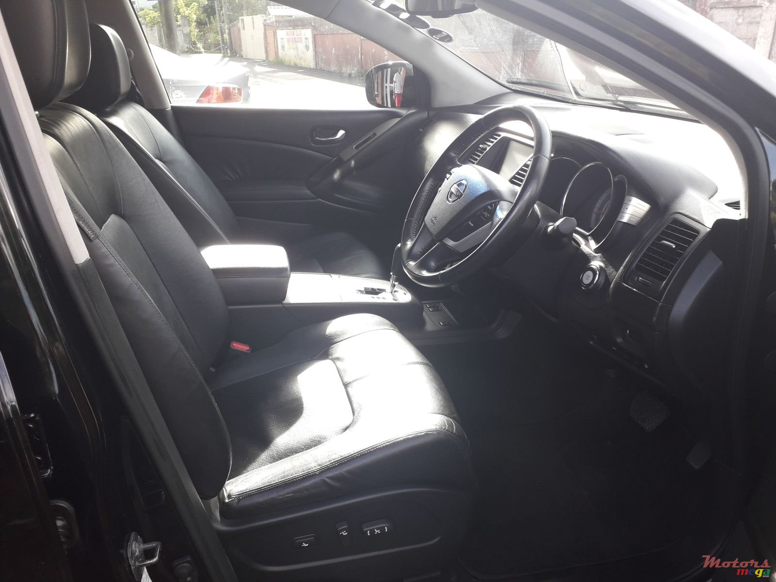 2011' Nissan Murano Automatic photo #3