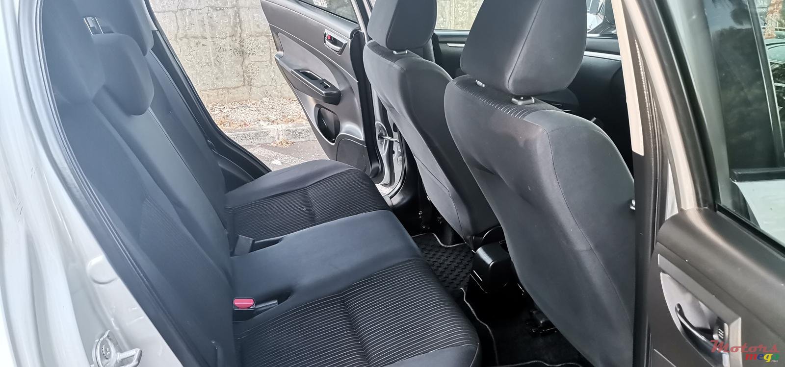 2014' Suzuki Swift photo #5