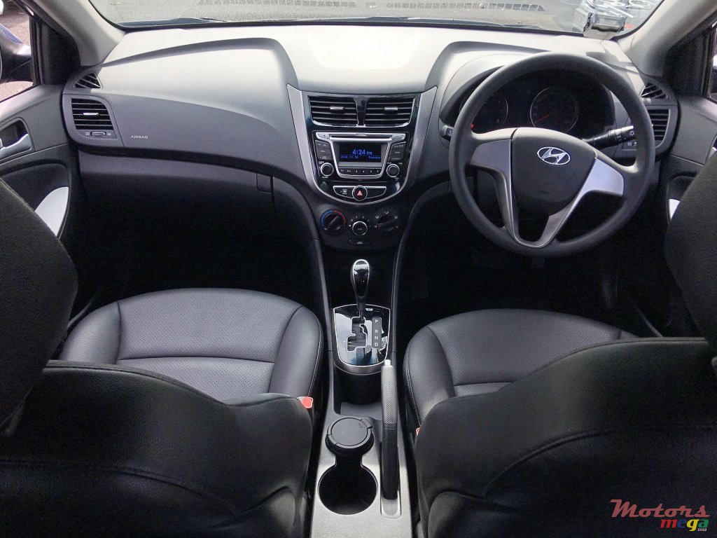2015' Hyundai Accent photo #4