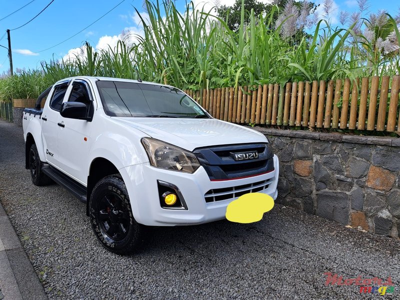 2017' Isuzu D-Max photo #5