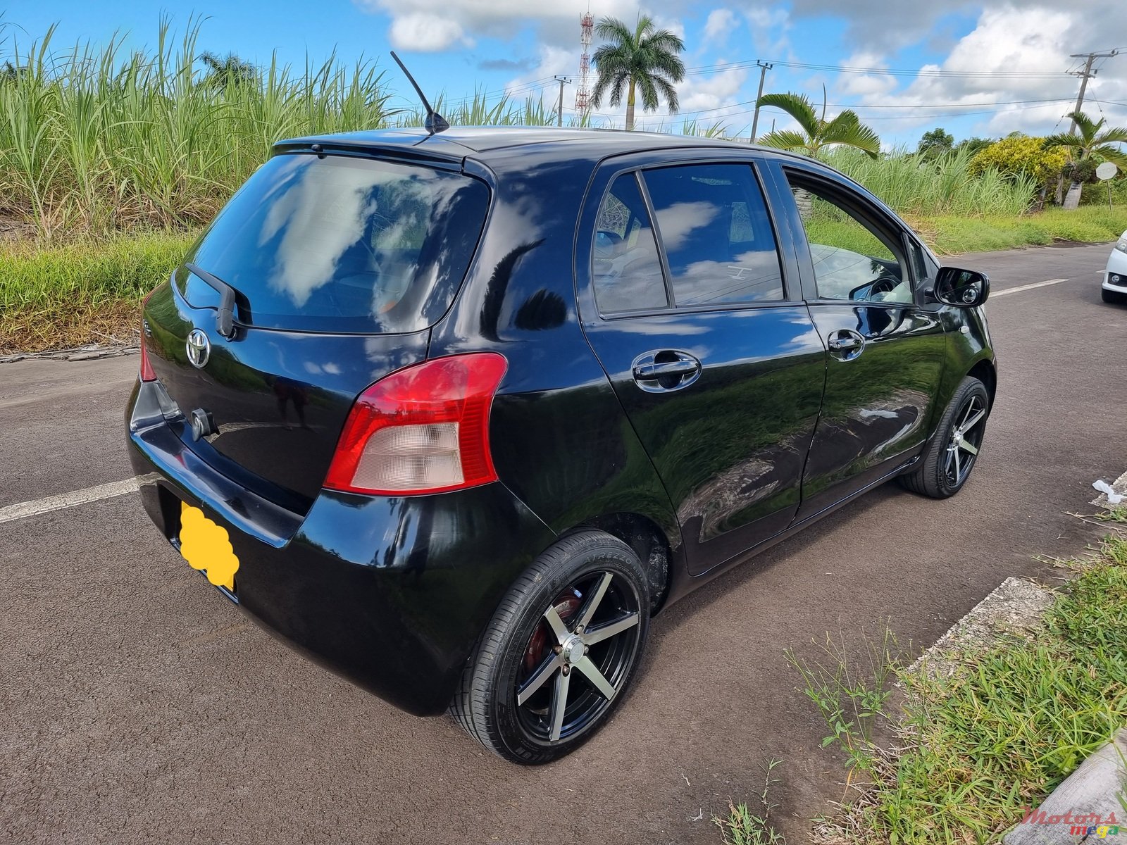 2005' Toyota Vitz photo #3