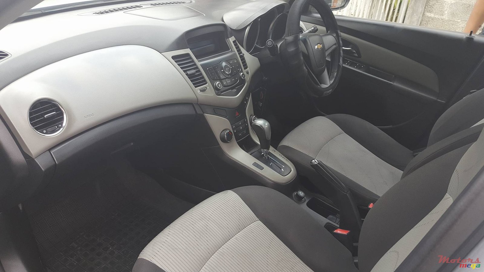 2011' Chevrolet Cruze photo #5