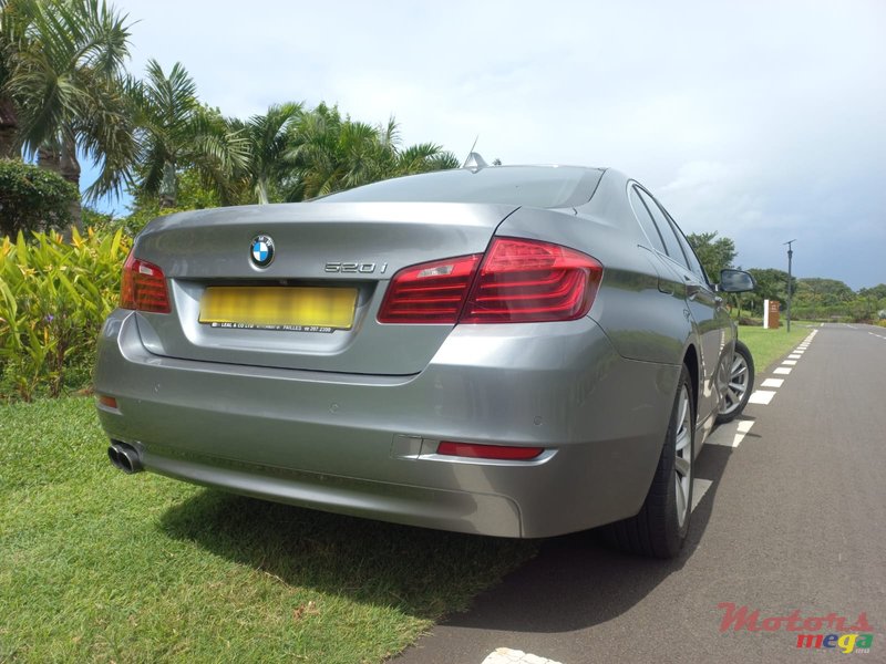 2015' BMW 520 photo #2