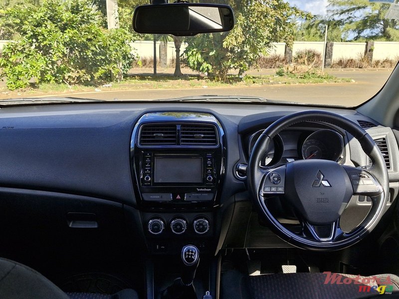 2019' Mitsubishi ASX photo #2