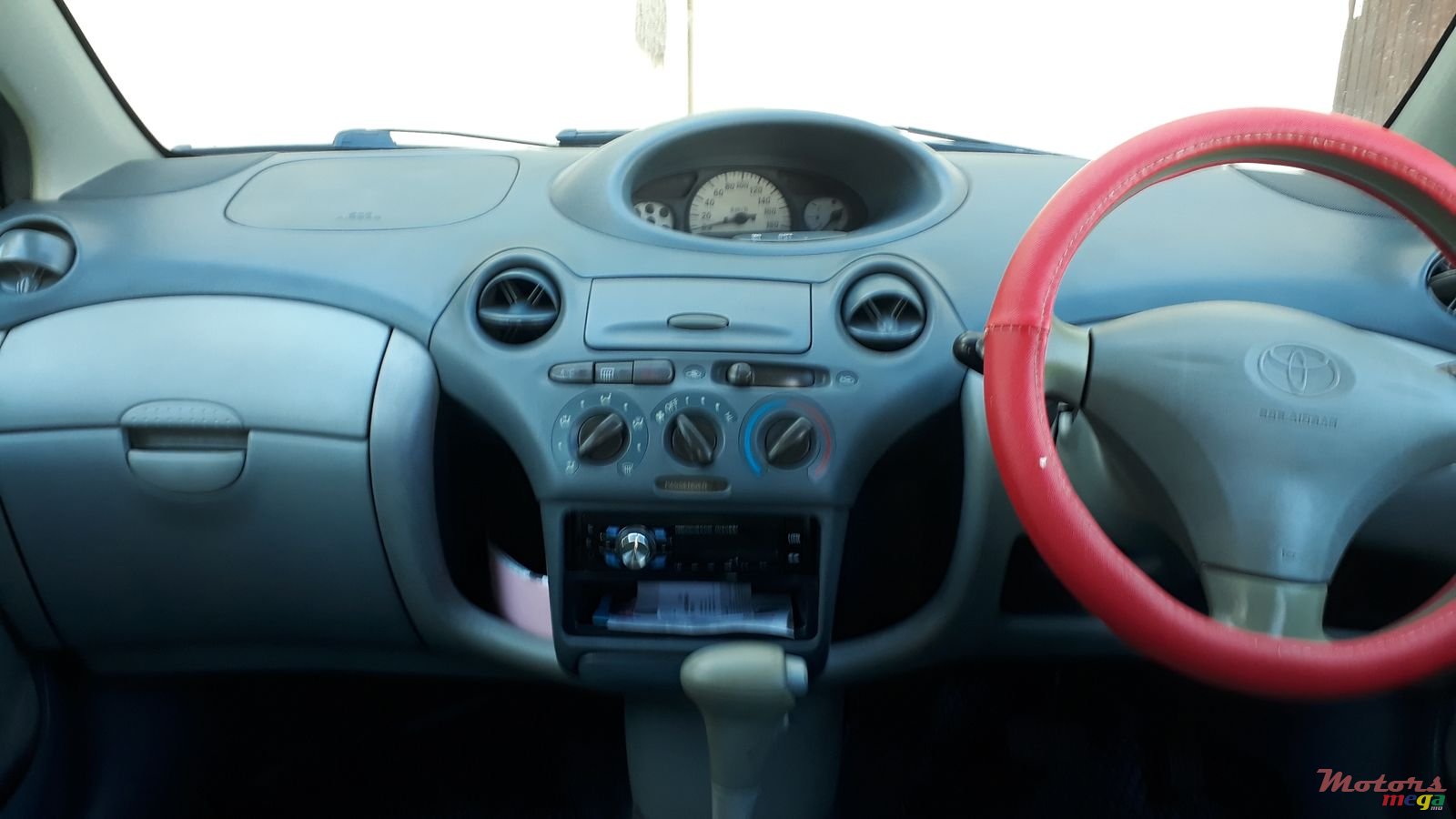 2000' Toyota Vitz photo #3