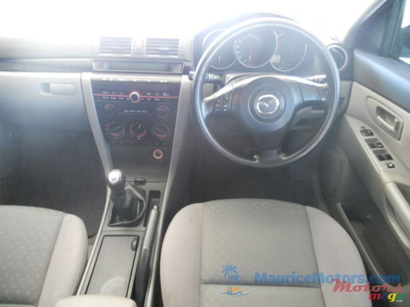 2004' Mazda Axela JAPAN ORIGIN photo #1